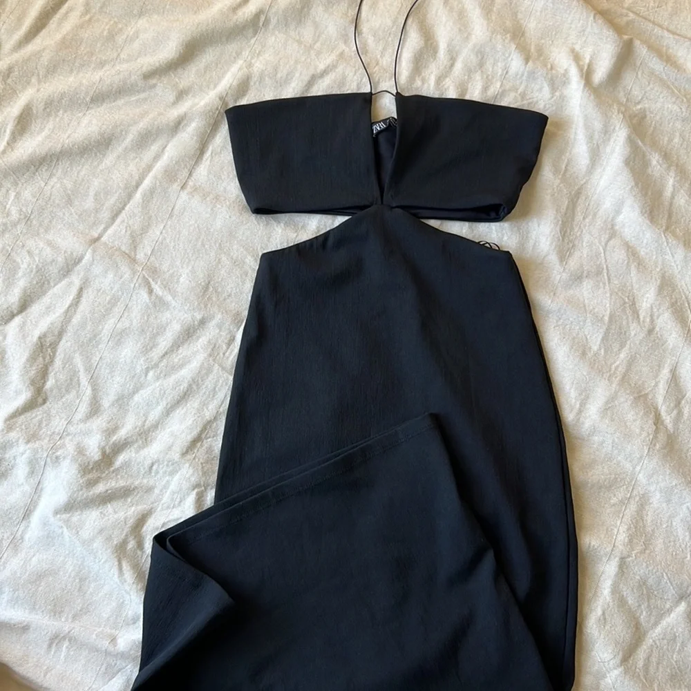 🔅SOLD🔅ZARA GEOMETRIC CUT OUT MIDI DRESS- small - Picture 7 of 10